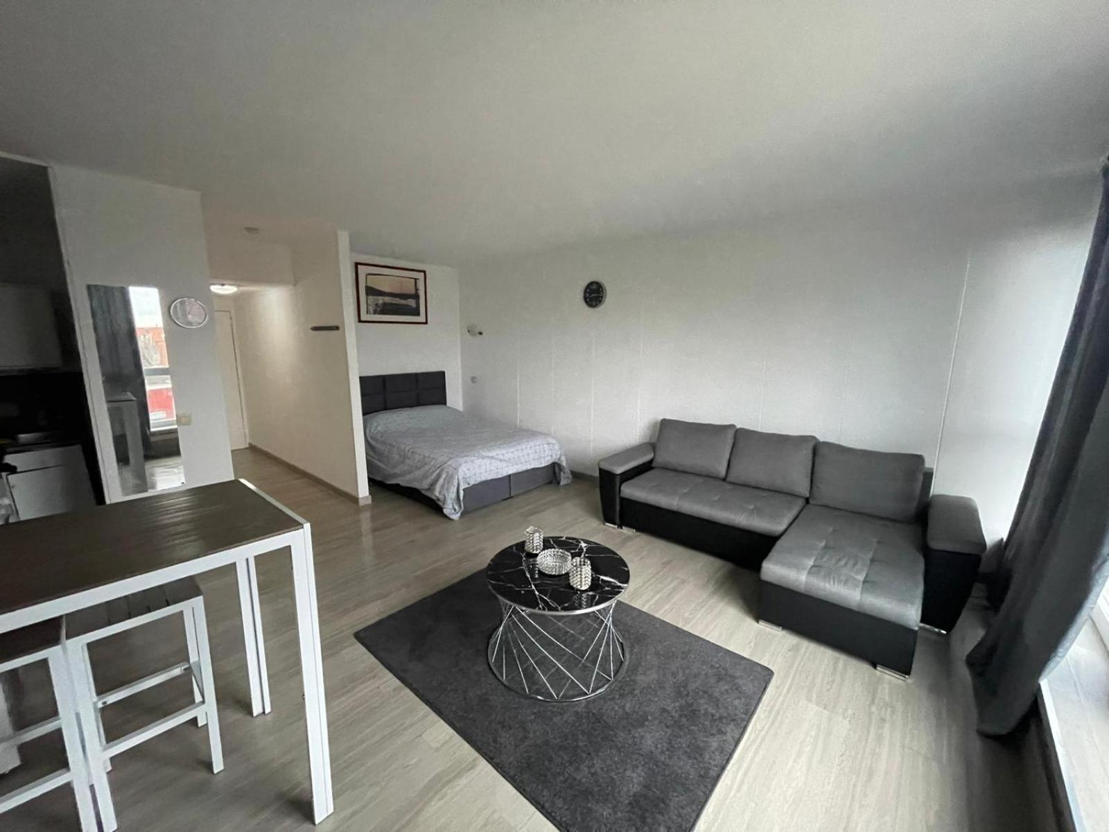 Elegant A Louise, Quartier Prestige De Appartamento